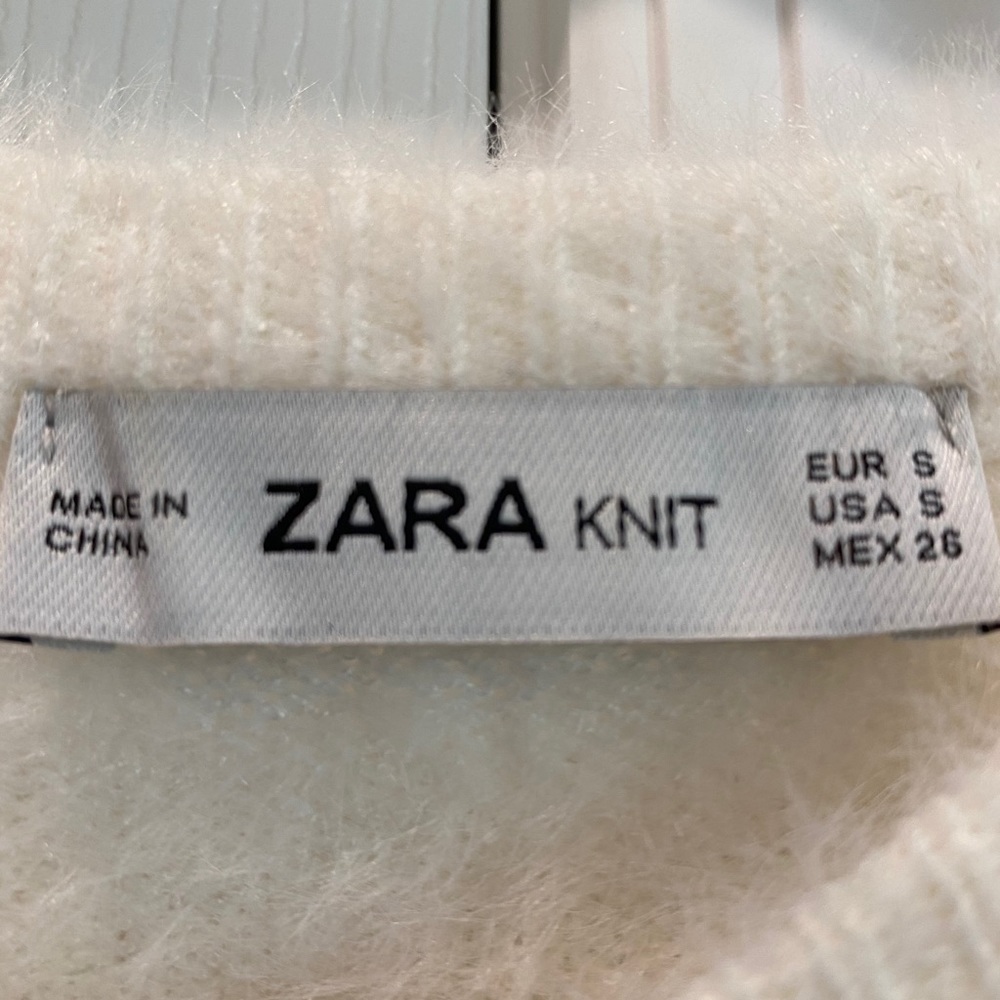 White fuzzy soft sweater (never worn) - Picture 4 of 4